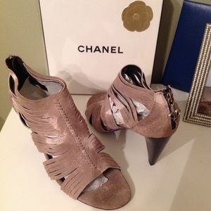 Donald J Pliner Thora Taupe Heel open toe Size 9.5